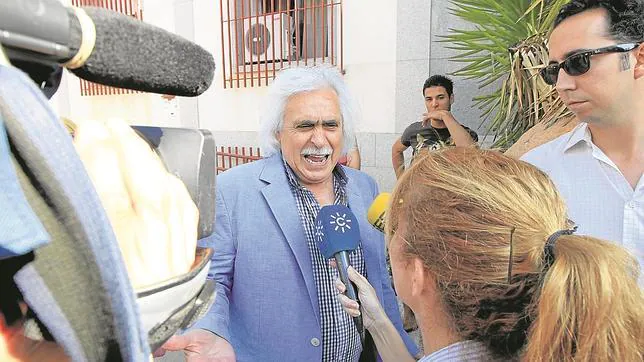 Rafael Gómez, ante los medios de comunicación, tras una comparecencia en los juzgados