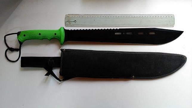 Detenido tras colarse en la casa de una mujer y amenazarla con un arma blanca