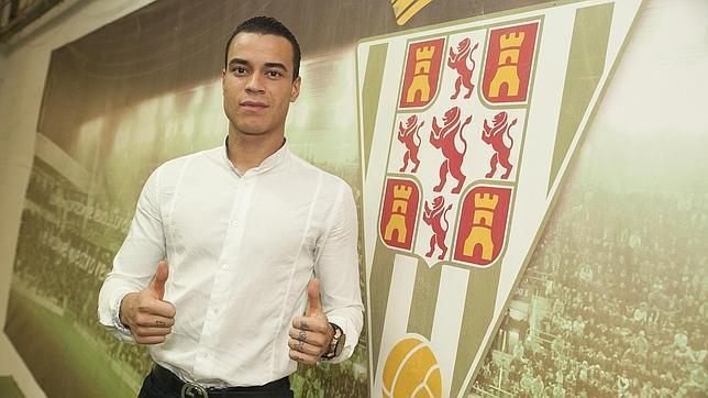 Raúl de Tomas: «Venir al mejor club de Segunda es un paso importante»