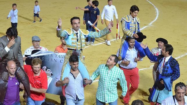 Ventura, Ponce y Castella salen por la puerta grande en Utrera