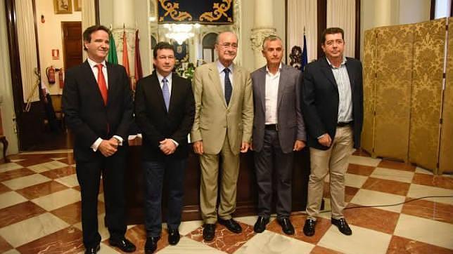 El ajoblanco o el jamón de castaña, «gancho» de Málaga en oriente