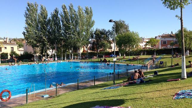 Las piscinas de Dos Hermanas registraron 35.000 entradas durante el verano