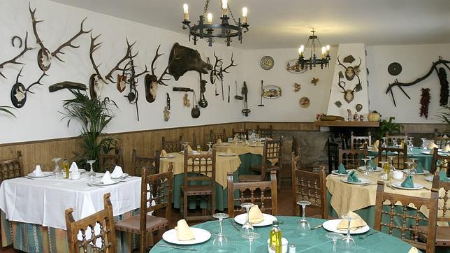 Interior del restaurante El Candil, en la calle Académico Menéndez Pidal de Trassierra