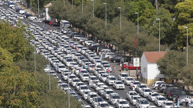 Un juez avala que el Ayuntamiento regule el horario del taxi