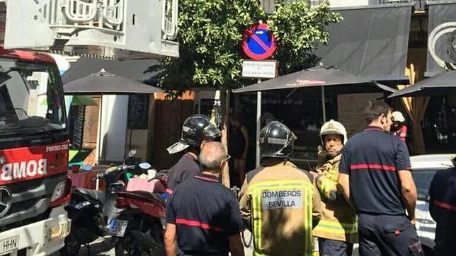 Un incendio obliga a desalojar un hotel de la calle Alemanes de Sevilla