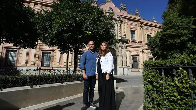 El diputado socialista en el Congreso José Manuel Girela y la secretaria del PSOE de Sevilla, Verónica Pérez