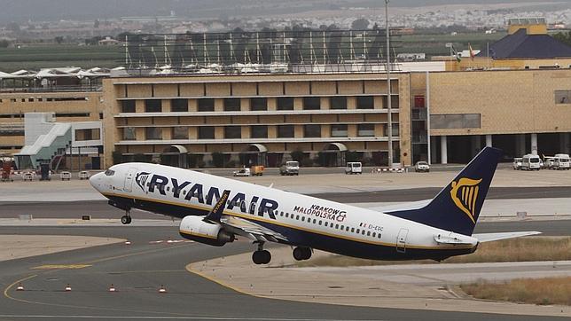 Ryanair busca nuevos tripulantes de cabina en Sevilla