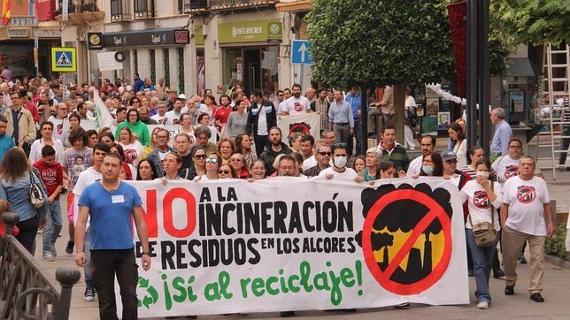 Manifestación contra la incineración de residuos plásticos en la cementera de Alcalá de Guadaíra