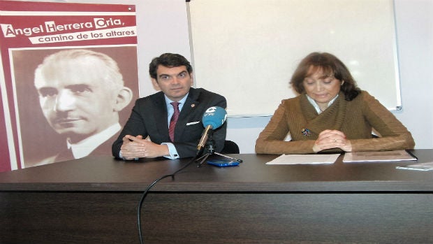 Jaime J. Domingo y Marifé de Paz, durante la rueda de prensa