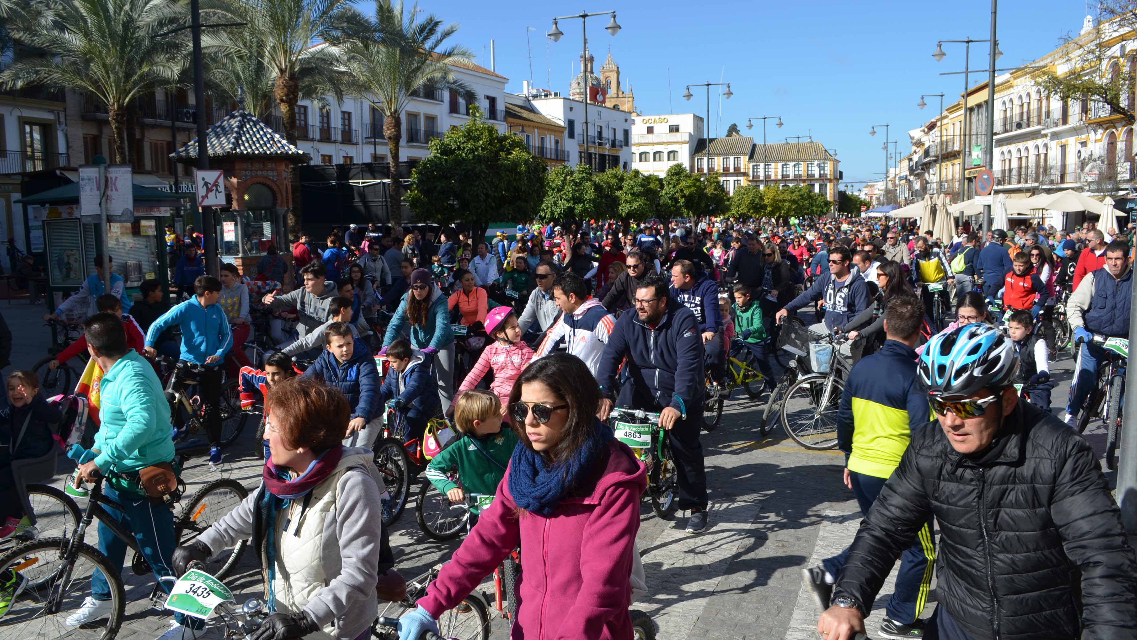 Miles de utreranos salieron a las calles a montar en bicicleta