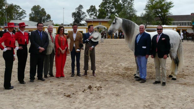 Entrega del premio al caballo ganador de Equisur
