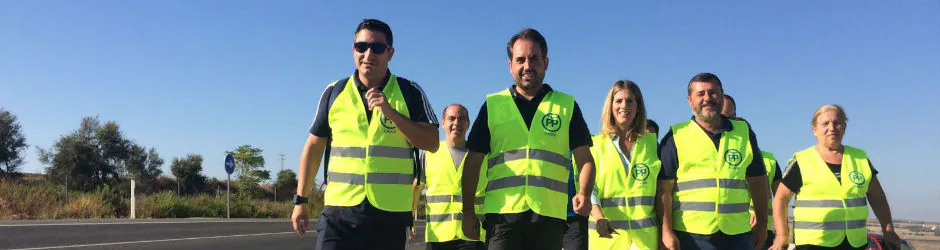 Dirigentes del PP de Cádiz marchan hoy por un arcén de la A-384