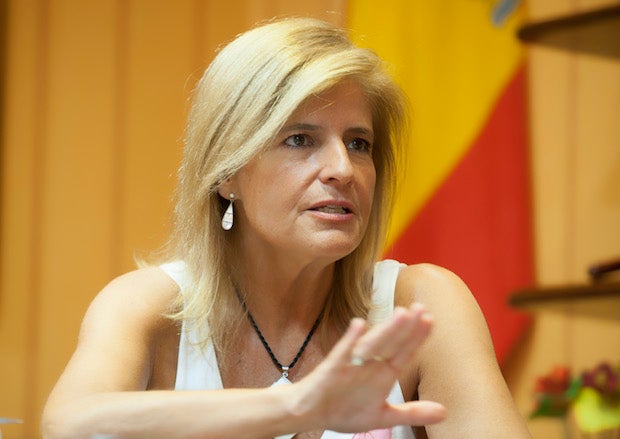 Esperanza Oña: «El propio Papa ha instado a pedir perdón al colectivo gay»