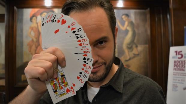 El mago Jorge Blass, antes de actuar en el Teatro Isabel la Católica