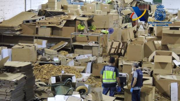 La operación contra el tabaco ilegal en Alcalá de Guadaíra deja 8 detenidos y 52 toneladas intervenidas