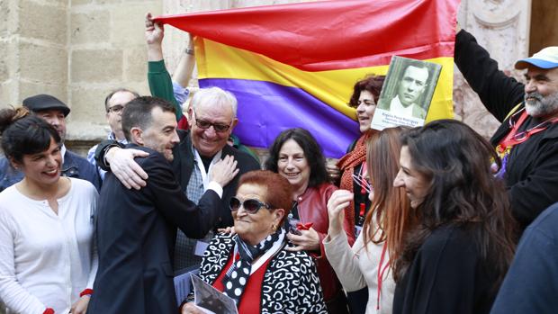Momento de la aprobación de la Ley de Memoria Histórica