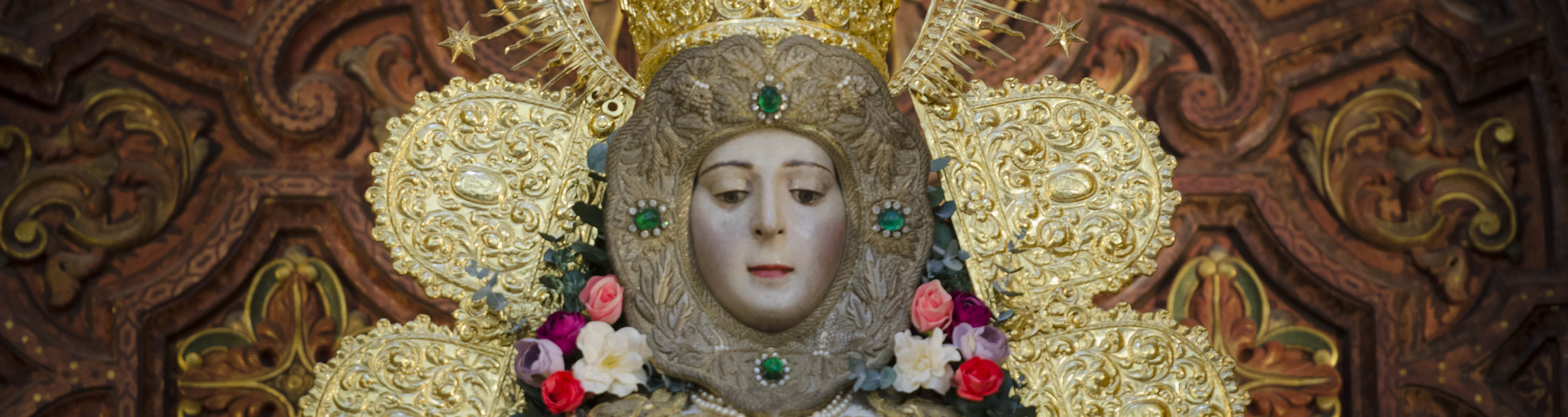 La Blanca Paloma en su camarín del Santuario del Rocío