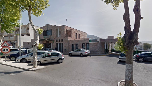 Apuñala a un vecino por atar un burro a la reja de su casa en Almería