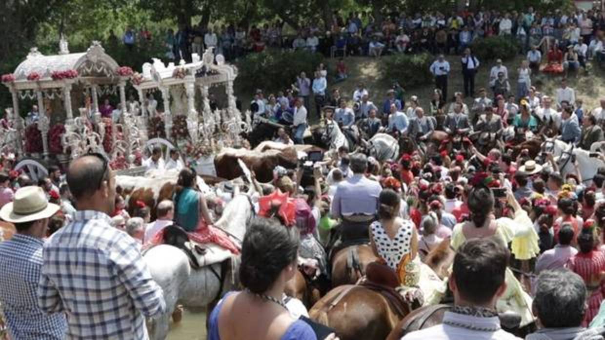 La hermandad de Sevilla y El Viso cruzndo el Vado del Quema