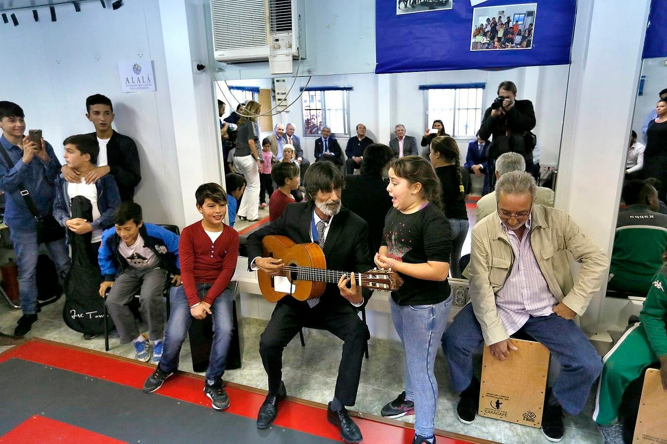 Curro Romero en las Tres Mil Viviendas