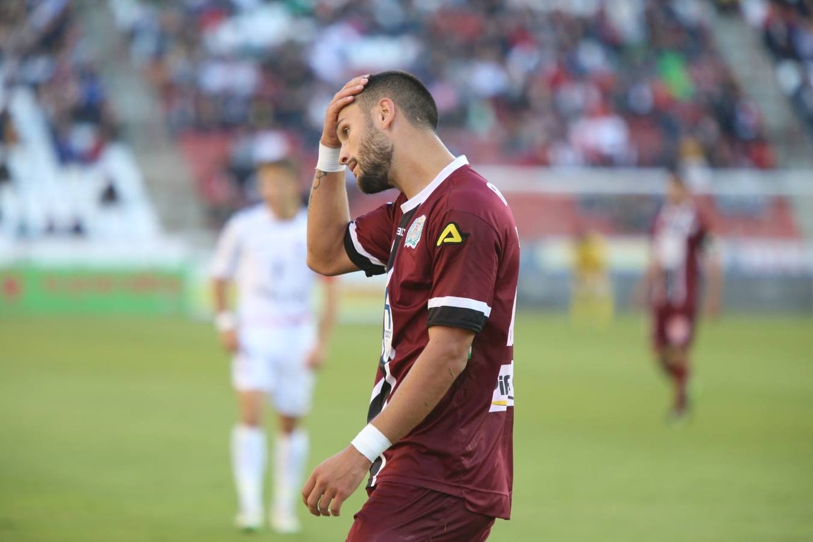 El CCF sigue líder pese a la derrota. Jona y César Díaz marcaron los goles del Albacete en la segunda mitad