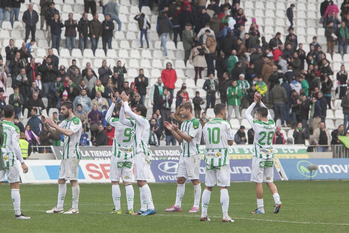 Derrota blanquiverde en El Arcángel (1-2). La lluvia ha sido una de las protagonistas de un vistoso partido entre el Córdoba y el Mirandés