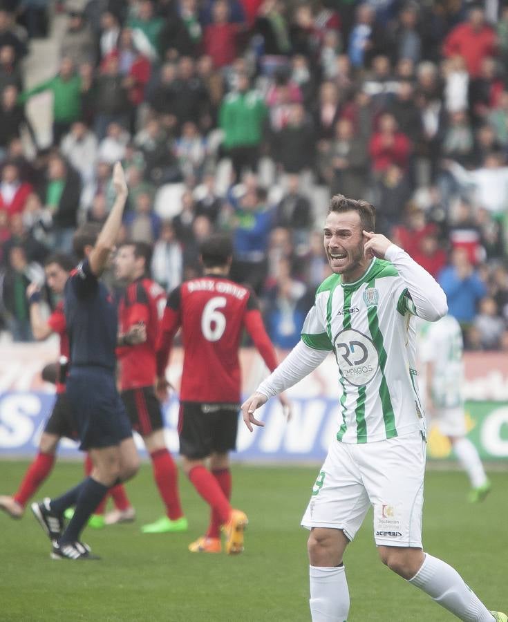 Derrota blanquiverde en El Arcángel (1-2). La lluvia ha sido una de las protagonistas de un vistoso partido entre el Córdoba y el Mirandés