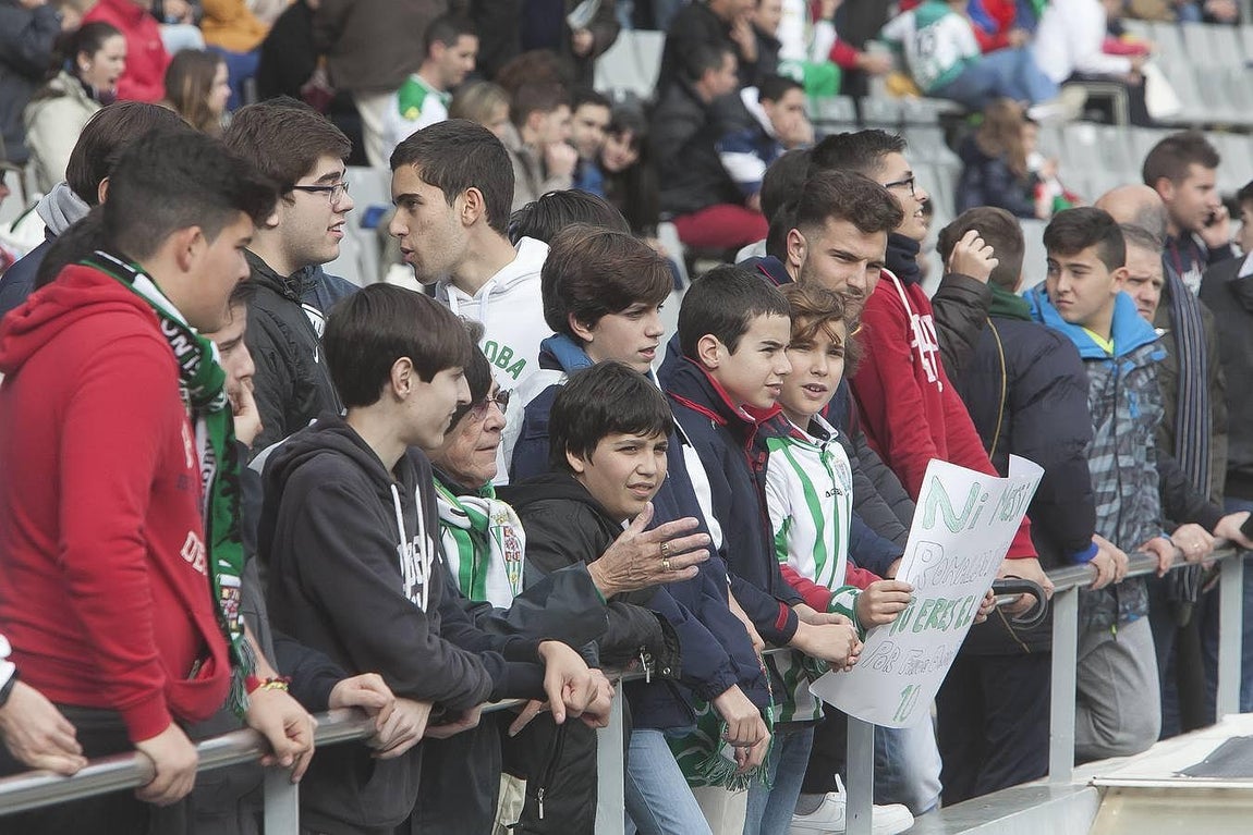 Las gradas en el partido contra el Mirandés