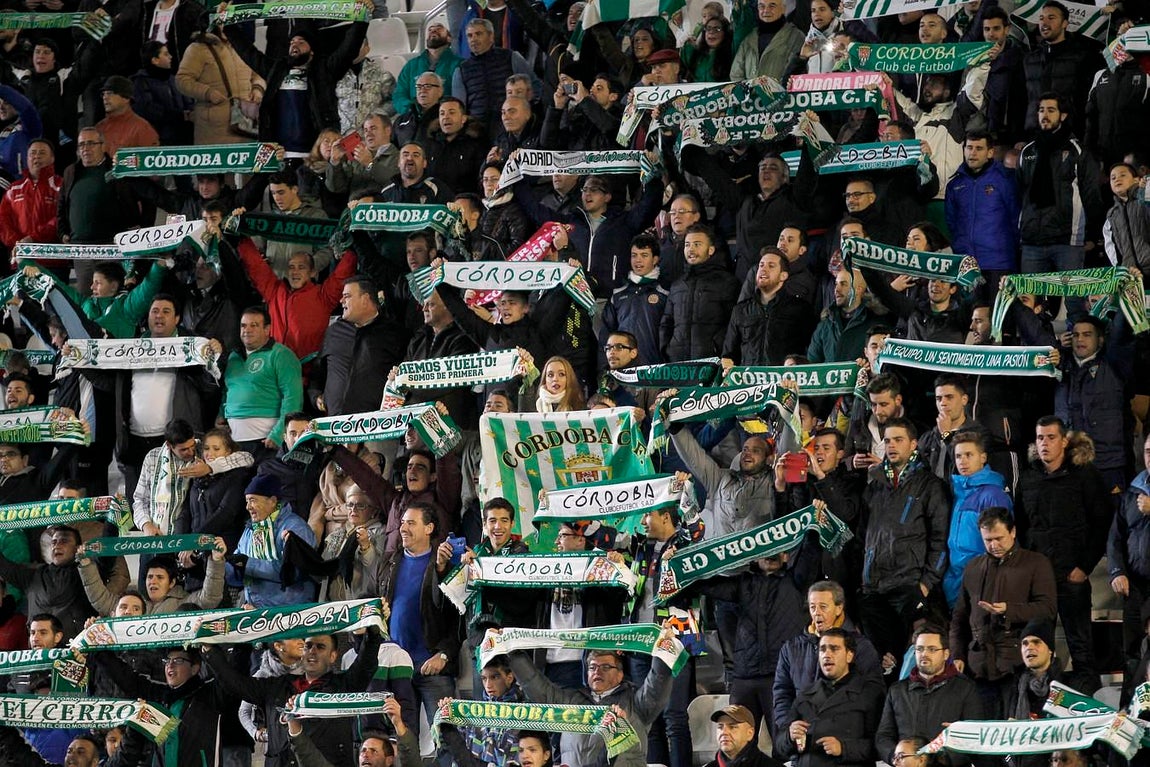 En imágenes, el ambiente en la grada de El Arcángel