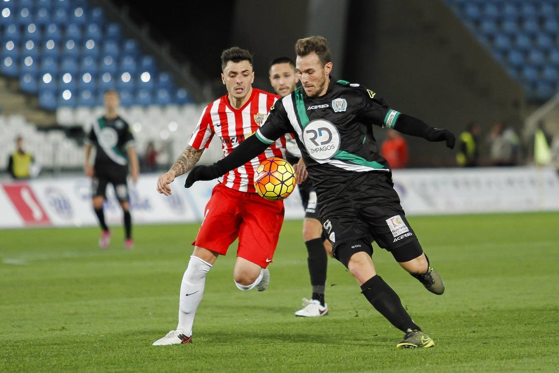Victoria del Córdoba en Almería (0-1). Los Oltra son segundos en la tabla clasificatoria tras ganar con un gol de Florin Andone