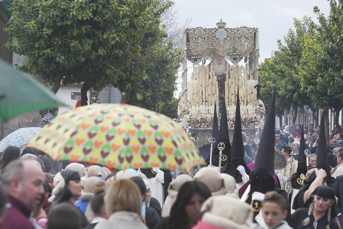 La lluvia obligó al Amor a volver a su templo