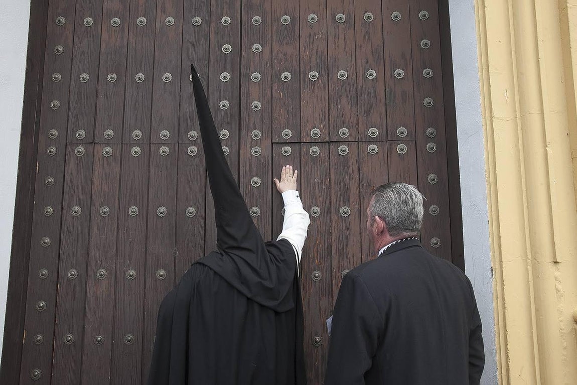 La lluvia obligó al Amor a volver a su templo