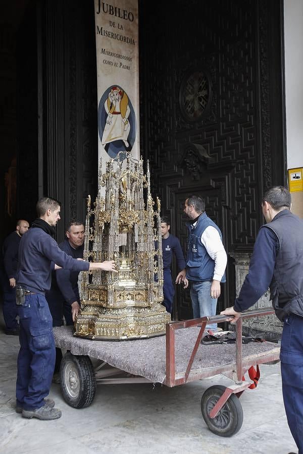 En imágenes, la Custodia de Arfe en el altar de la Catedral de Córdoba