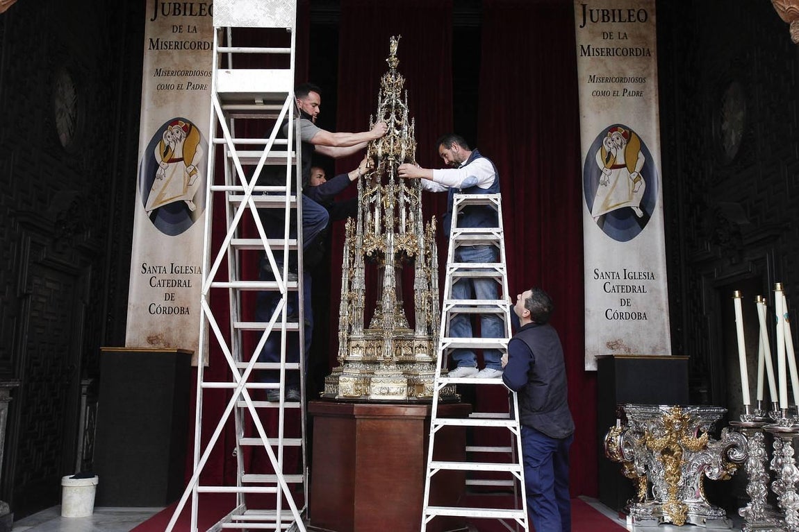 En imágenes, la Custodia de Arfe en el altar de la Catedral de Córdoba