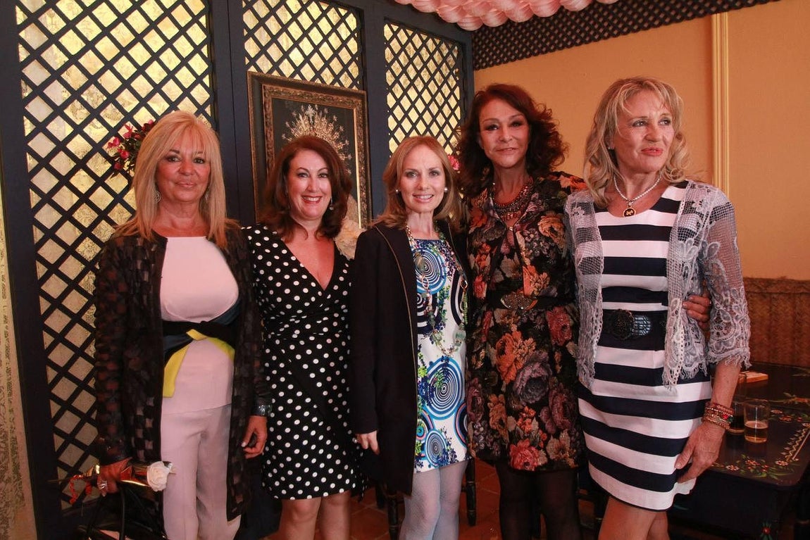 Pura Berutich, Rosa Gallego, Marta Repiso, Mª Ángeles Grajal y Rosa Grajal