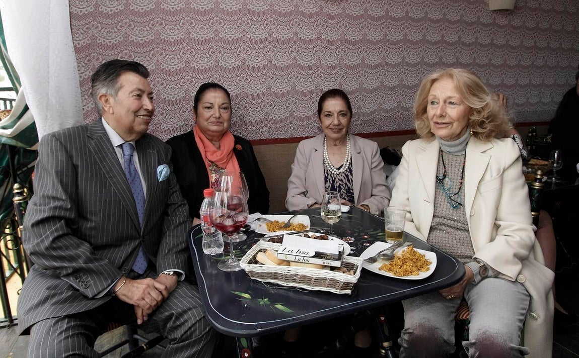 Enrique de Miguel, Tere y Loli Reina y Asunción Cernuda