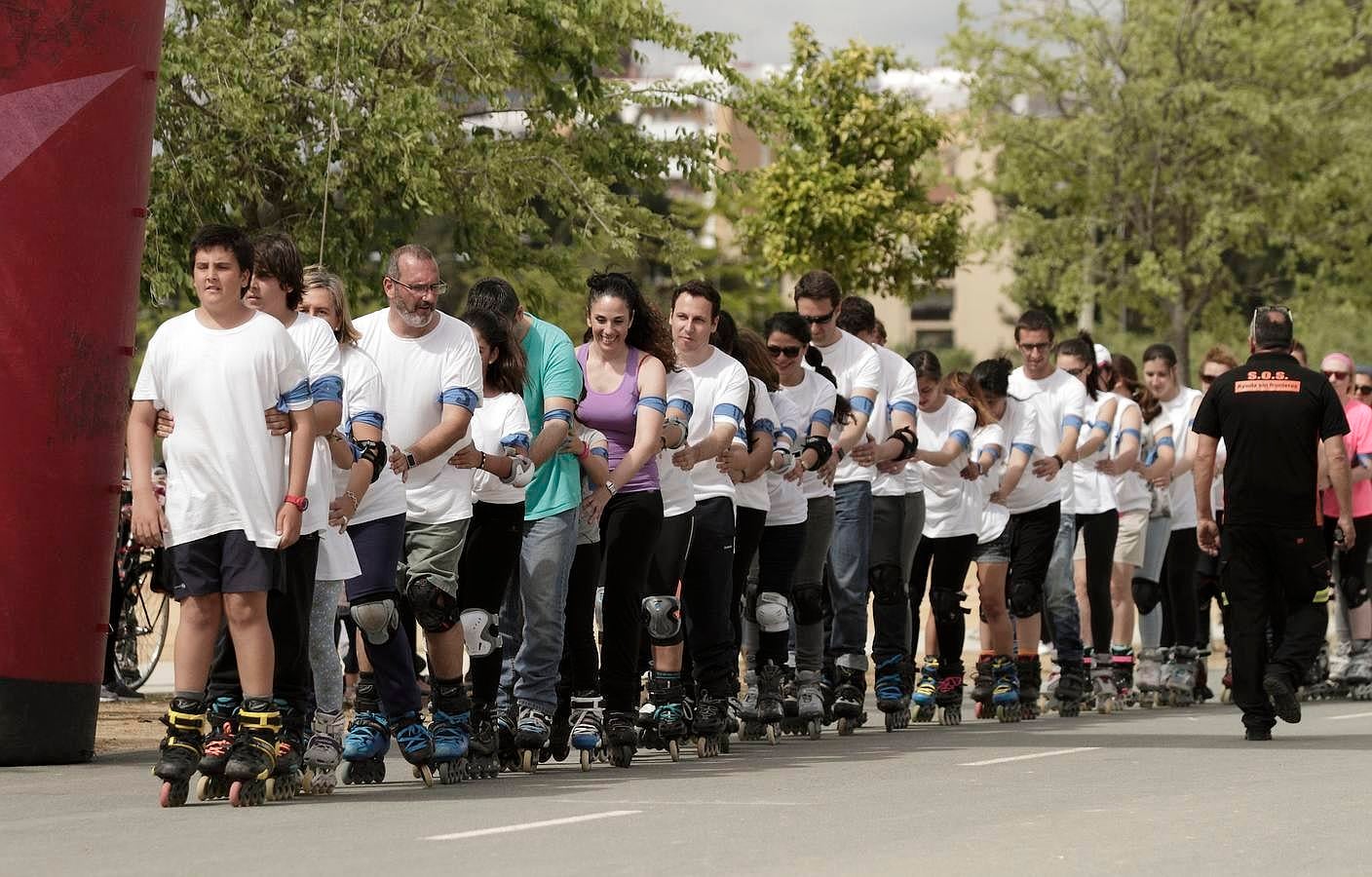 Nuevo récord de patinadores en cadena en Sevilla