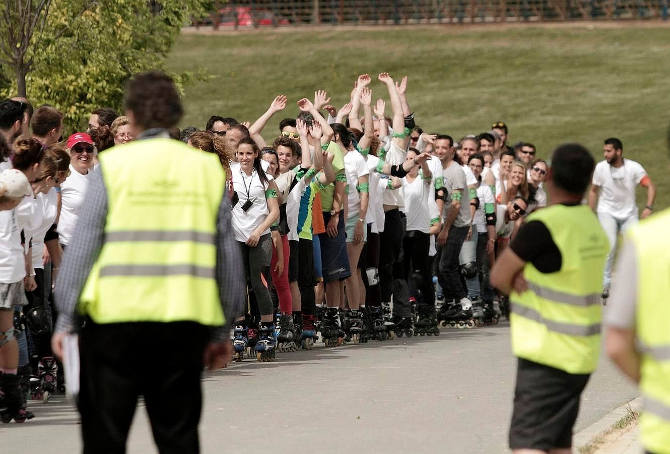 Nuevo récord de patinadores en cadena en Sevilla