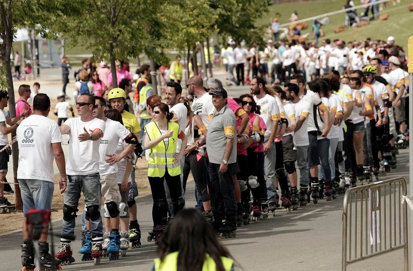 Nuevo récord de patinadores en cadena en Sevilla