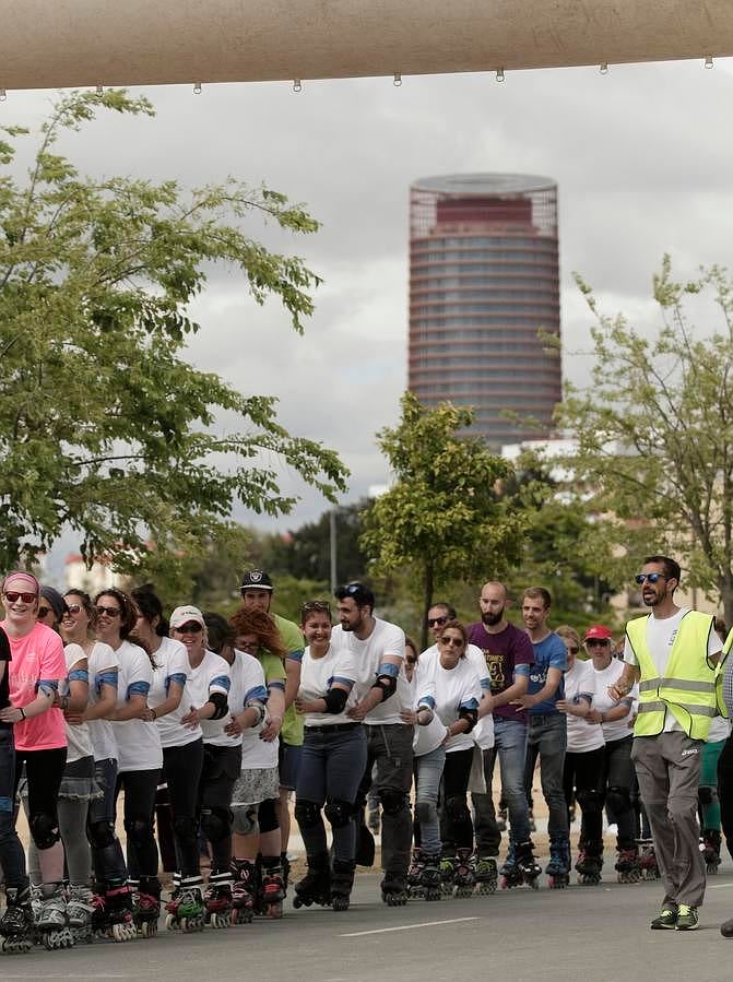 Nuevo récord de patinadores en cadena en Sevilla