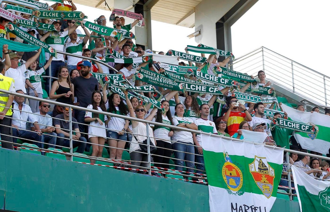 En imágenes, el ambiente en la grada del Córdoba-Elche