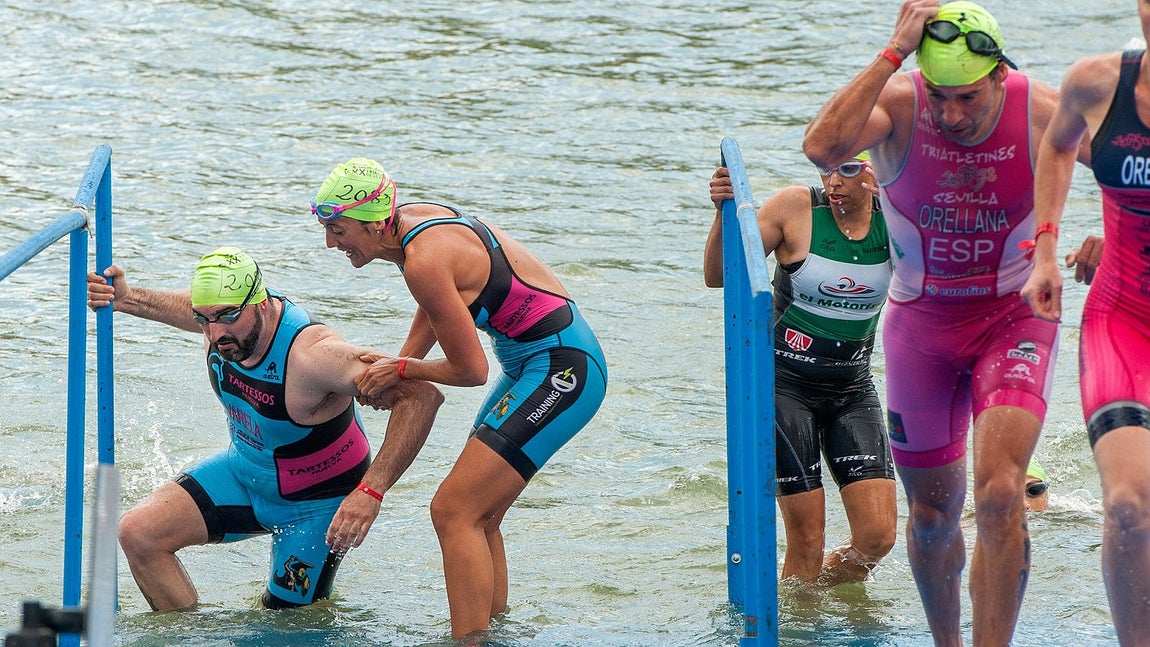 Éxito de participación y público en la XX Triatlón de Sevilla