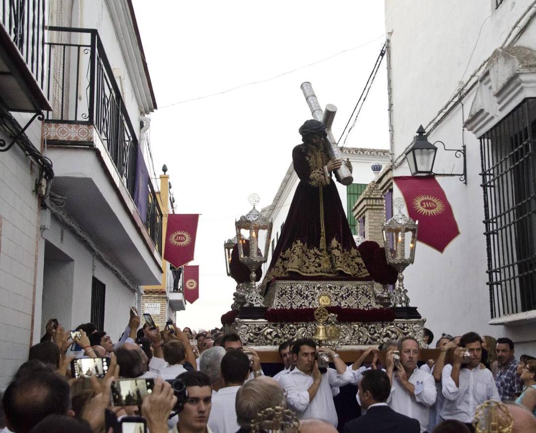 La Rambla vive una histórica jornada con la salida de Jesús Nazareno. Imágenes de la salida extraordinaria de Nuestro padre Jesús Nazareno de La Rambla con motivo del Año de la Misericordia