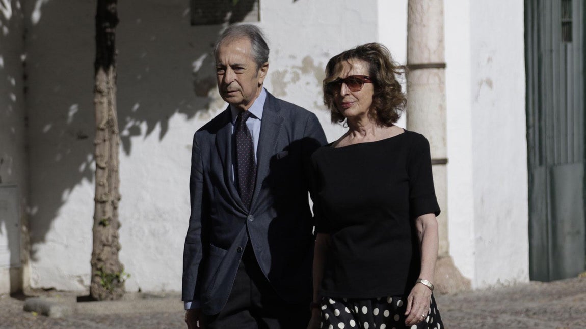 Familia y amigos despiden al duque de Medinaceli en la Casa Pilatos de Sevilla