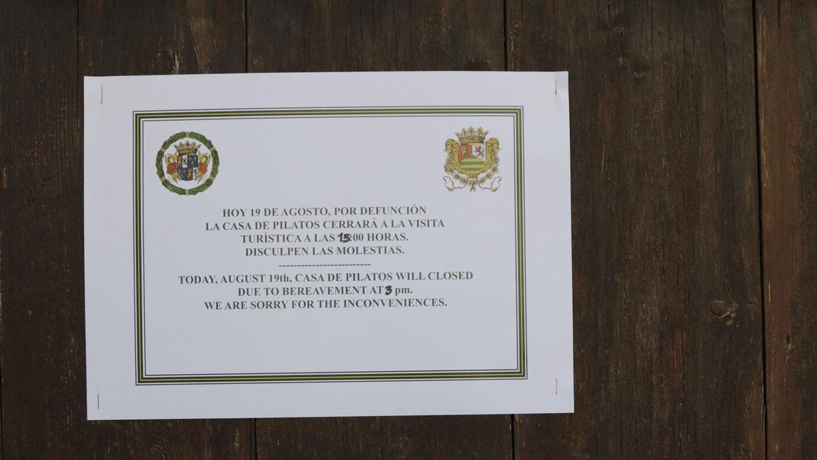 Familia y amigos despiden al duque de Medinaceli en la Casa Pilatos de Sevilla