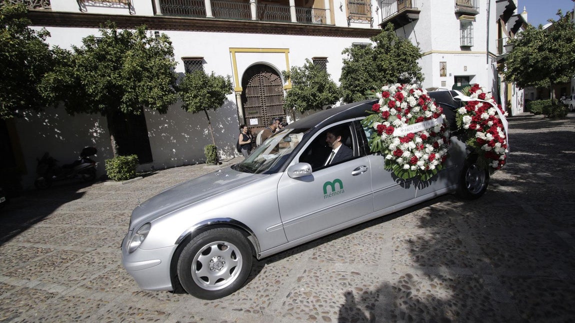 Familia y amigos despiden al duque de Medinaceli en la Casa Pilatos de Sevilla