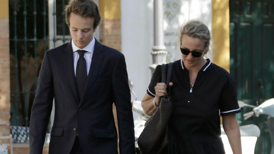 Familia y amigos despiden al duque de Medinaceli en la Casa Pilatos de Sevilla