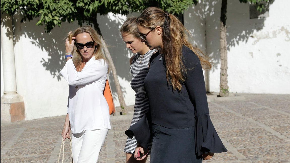 Familia y amigos despiden al duque de Medinaceli en la Casa Pilatos de Sevilla