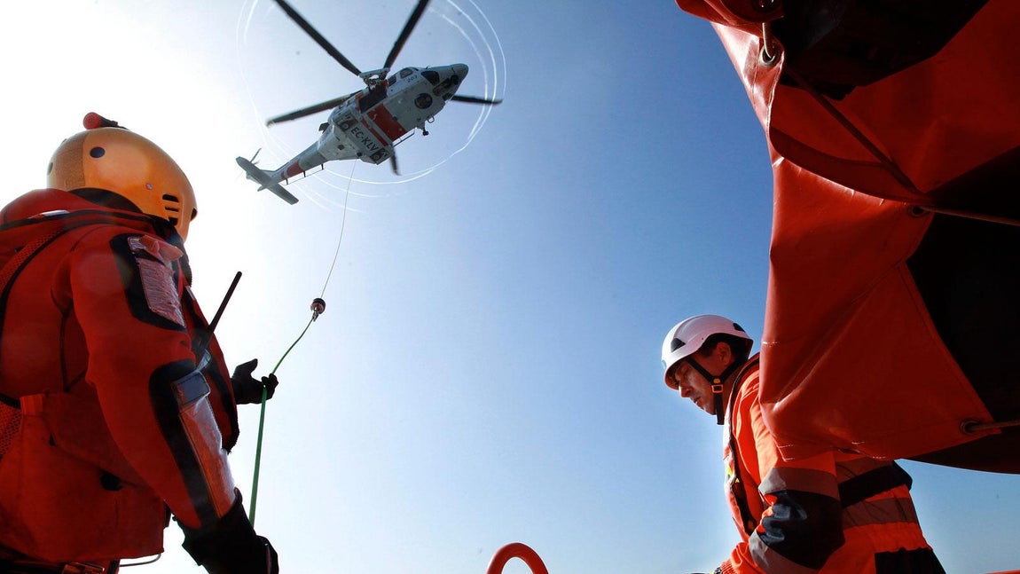 Así salvan vidas desde Salvamento Marítimo en el Estrecho