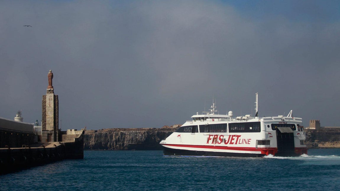 Así salvan vidas desde Salvamento Marítimo en el Estrecho